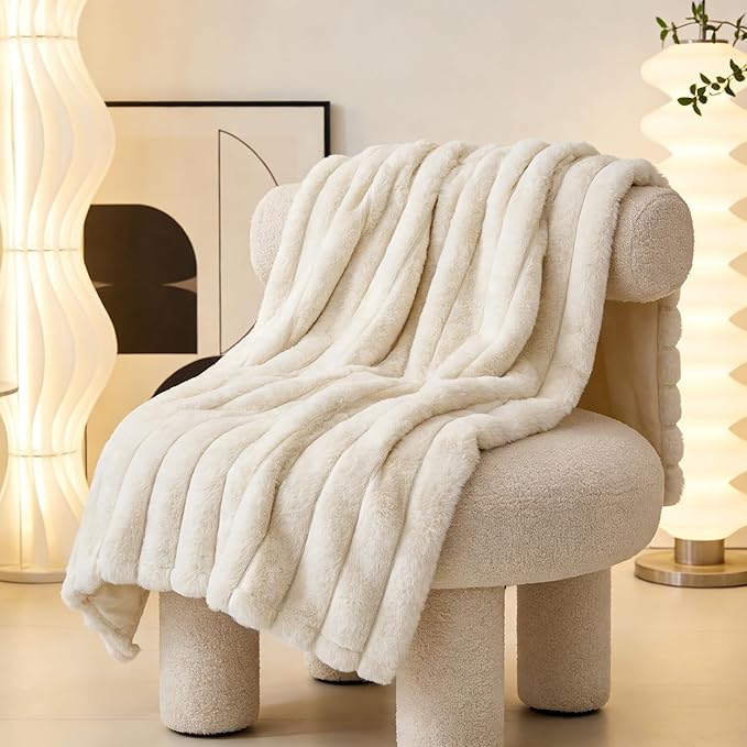 Waterproof Dog Blanket for Small Dogs, Luxury Plush Washable Cats Blankets for Couch Protection, Super Soft Calming Pet Blanket for Indoors (Cream, 25"x35")