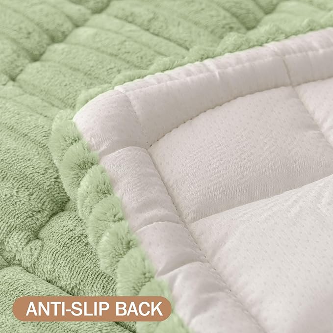 Smiry Couch Cover for Dogs, Non Slip Washable Sofa Protector for Pets, Soft Furniture Cover for Pet, Stylish Sofa Covers, Cozy Protect Against Fur, Dirt & Everyday Messes (Green, 27.6" x 88")