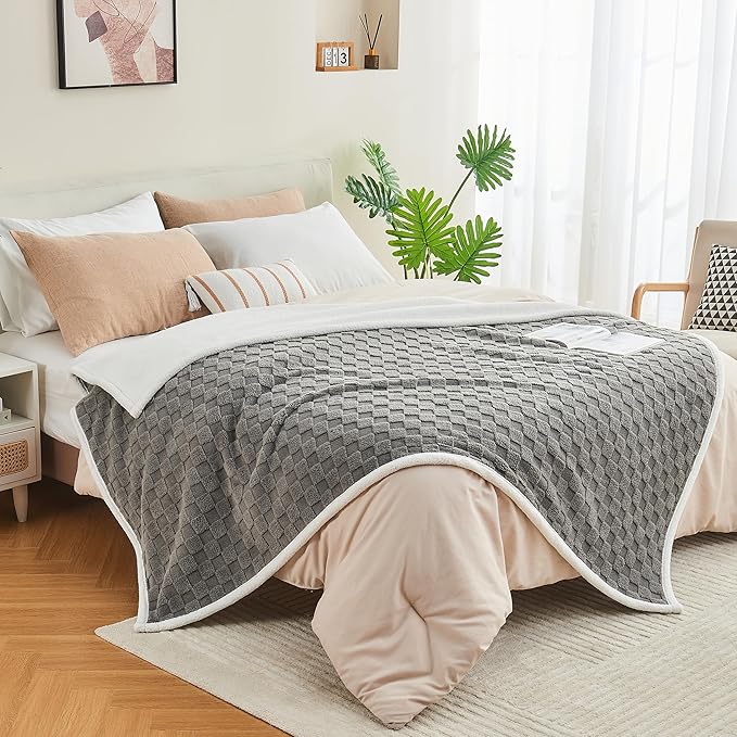 Yaning Checkered Waterproof Blanket for Bed Couch Sofa Car, Fluffy Soft Dog Blanket with 3D Jacquard Grid Pattern, Reversible Leakproof Pet Blankets for Dogs Cats Puppies, Grey, 60"x80"