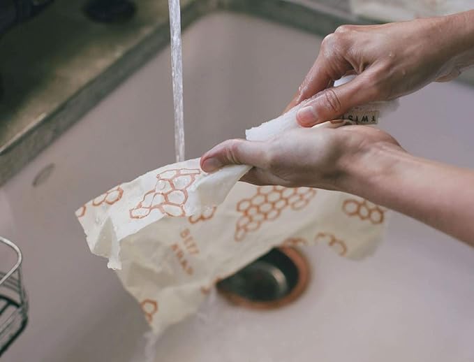 Bee's Wrap - Large Single Pack - Made in The USA with Certified Organic Cotton - Plastic and Silicone Free - Reusable Eco-Friendly Beeswax Food Wrap - Honeycomb Print - 13" x 14"