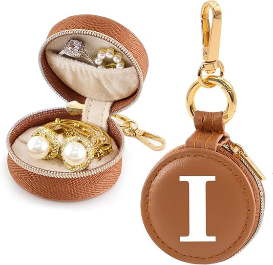 Mini Initial Travel Jewelry Case Ring Holder, Brown Faux Leather Small Jewelry Organizer Box Gifts for Women Girls Nurse Teacher, Gym Travel Accessories Keychain Pouch for Earrings Rings Necklace I