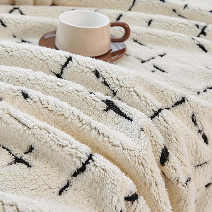 Sherpa Fleece Oversized Couch Cover for 3-4 Cushion Sofa, Beige 71" x 150" - Pet Proof Sofa Covers Heavy Duty Scratch Resistant Pet Friendly Furniture Cover - Easy Install, Machine Washable
