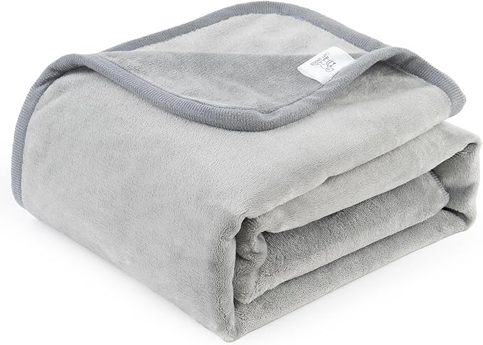 CAPT.SNOOZE Waterproof Dog Blankets Light Grey, 30"x40" Cat Blanket for Indoor Cats, Soft Fluffy Sofa Car Bed Protector, Reversible Leakproof Flannel Puppy Blanket for Small Medium Dogs