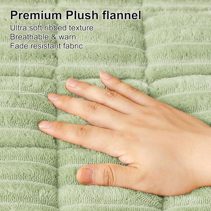 Smiry Couch Cover for Dogs, Non Slip Washable Sofa Protector for Pets, Soft Furniture Cover for Pet, Stylish Sofa Covers, Cozy Protect Against Fur, Dirt & Everyday Messes (Green, 27.6" x 27.6")