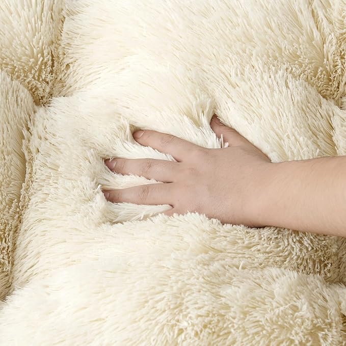 EHEYCIGA Fluffy Dog Crate Bed for Medium Dogs, Plush Faux Fur Crate Pad, Calming Anti Anxiety Medium Dog Bed, Washable Soft Warm Mat with Non-Slip Bottom, Ivory Beige